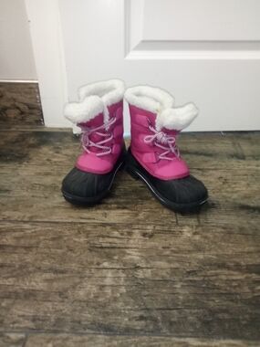 Girls  Pink and Black Lace Up  Snow Boots with Fleece Collar Size 1